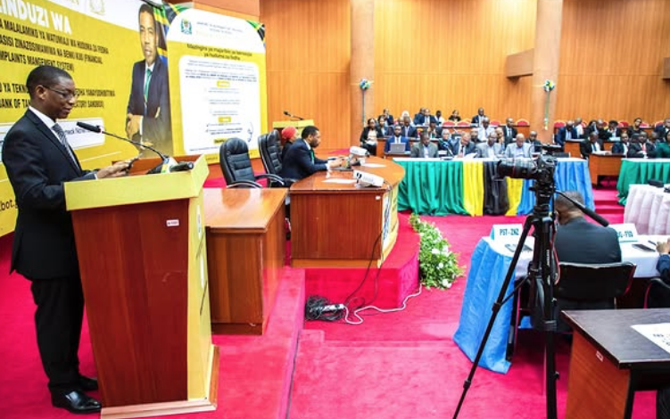 Gavana wa BoT, Emmanuel Tutuba.